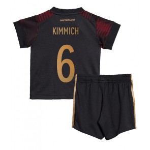 Tyskland Joshua Kimmich #6 kläder Barn VM 2022 Bortatröja Kortärmad (+ korta byxor)